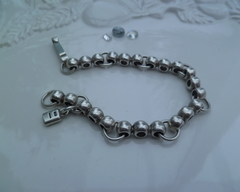 Thumb necklaces barrel bracelet